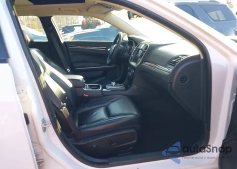 2023 Chrysler 300 Touring L z USA, uszkodzony, nr VIN 2C3CCADG4PH706898